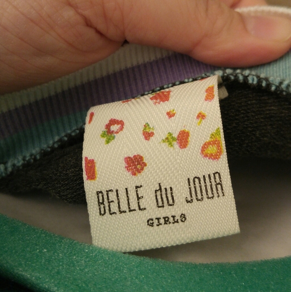 Belle Du Jour Graphic Tee Pull Over Rainbow Hem - Picture 6 of 6